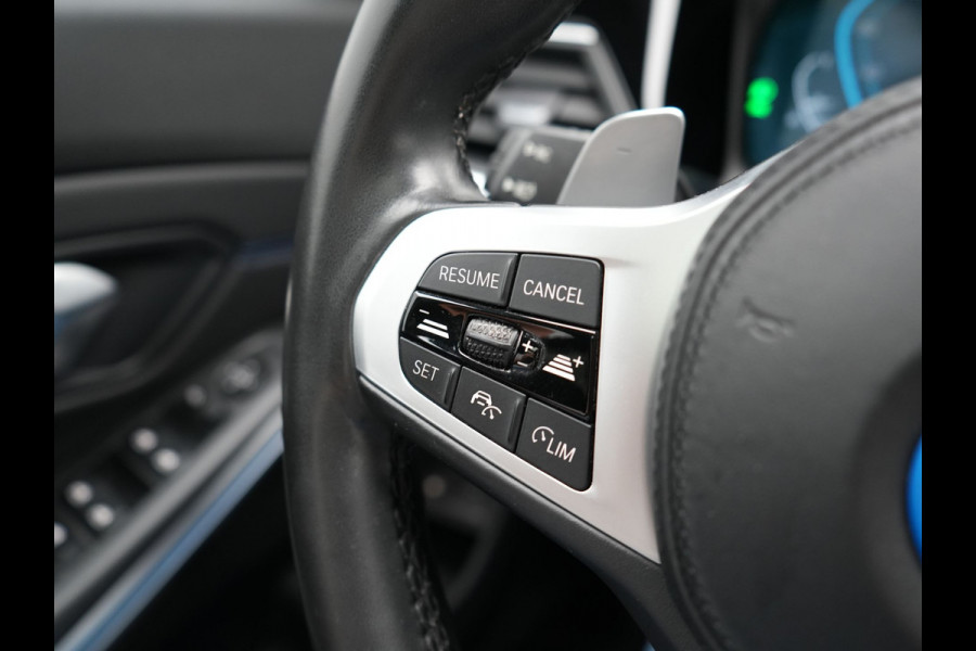 BMW 3 Serie Touring 320e M Sport PHEV Dealer O.H. | Trekhaak Af Fabriek | Panodak | Adaptive Cruise | Laser LED | Camera | Alcantara Sportstoelen Verwarmd | Sfeerverlichting | Keyless | Blis | Apple Carplay | Navigatie | DAB | Plug In Hybrid