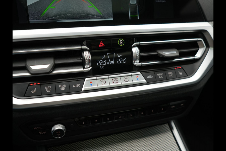 BMW 3 Serie Touring 320e M Sport PHEV Dealer O.H. | Trekhaak Af Fabriek | Panodak | Adaptive Cruise | Laser LED | Camera | Alcantara Sportstoelen Verwarmd | Sfeerverlichting | Keyless | Blis | Apple Carplay | Navigatie | DAB | Plug In Hybrid