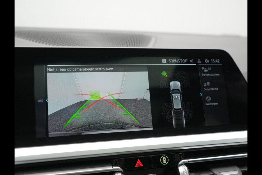 BMW 3 Serie Touring 320e M Sport PHEV Dealer O.H. | Trekhaak Af Fabriek | Panodak | Adaptive Cruise | Laser LED | Camera | Alcantara Sportstoelen Verwarmd | Sfeerverlichting | Keyless | Blis | Apple Carplay | Navigatie | DAB | Plug In Hybrid