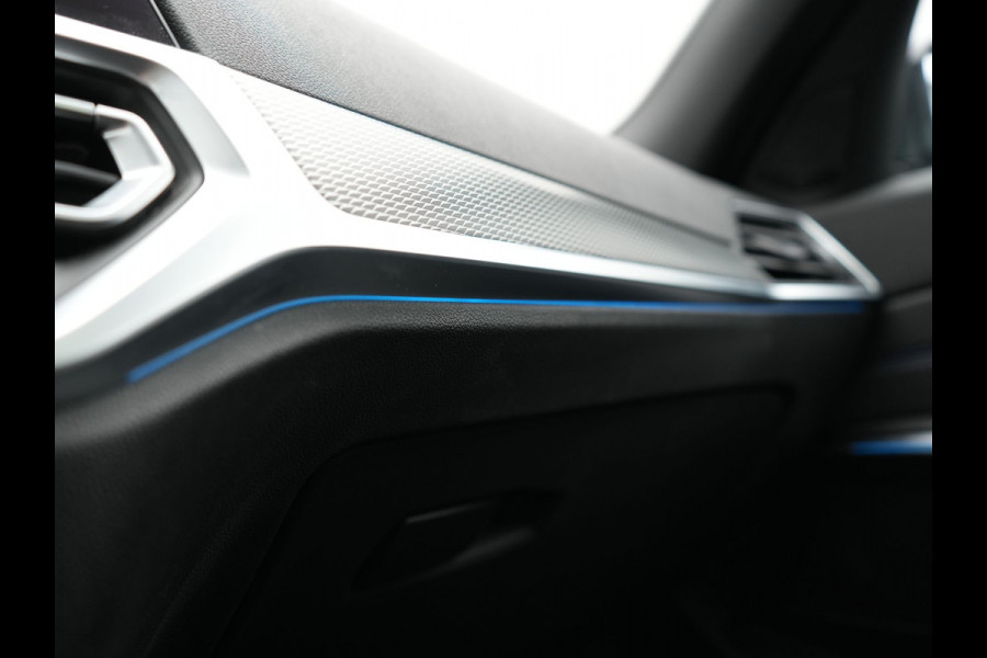 BMW 3 Serie Touring 320e M Sport PHEV Dealer O.H. | Trekhaak Af Fabriek | Panodak | Adaptive Cruise | Laser LED | Camera | Alcantara Sportstoelen Verwarmd | Sfeerverlichting | Keyless | Blis | Apple Carplay | Navigatie | DAB | Plug In Hybrid