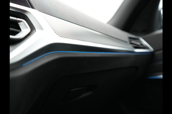 BMW 3 Serie Touring 320e M Sport PHEV Dealer O.H. | Trekhaak Af Fabriek | Panodak | Adaptive Cruise | Laser LED | Camera | Alcantara Sportstoelen Verwarmd | Sfeerverlichting | Keyless | Blis | Apple Carplay | Navigatie | DAB | Plug In Hybrid