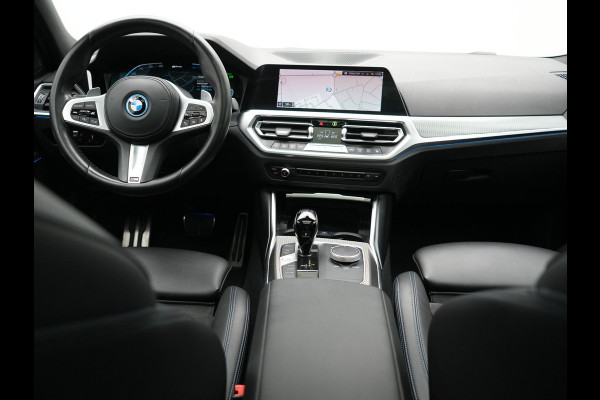 BMW 3 Serie Touring 320e M Sport PHEV Dealer O.H. | Trekhaak Af Fabriek | Panodak | Adaptive Cruise | Laser LED | Camera | Alcantara Sportstoelen Verwarmd | Sfeerverlichting | Keyless | Blis | Apple Carplay | Navigatie | DAB | Plug In Hybrid