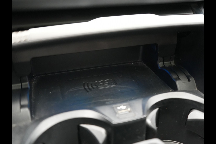 BMW 3 Serie Touring 320e M Sport PHEV Dealer O.H. | Trekhaak Af Fabriek | Panodak | Adaptive Cruise | Laser LED | Camera | Alcantara Sportstoelen Verwarmd | Sfeerverlichting | Keyless | Blis | Apple Carplay | Navigatie | DAB | Plug In Hybrid