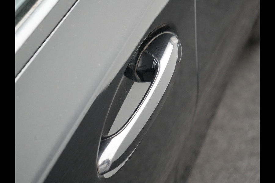BMW 3 Serie Touring 320e M Sport PHEV Dealer O.H. | Trekhaak Af Fabriek | Panodak | Adaptive Cruise | Laser LED | Camera | Alcantara Sportstoelen Verwarmd | Sfeerverlichting | Keyless | Blis | Apple Carplay | Navigatie | DAB | Plug In Hybrid