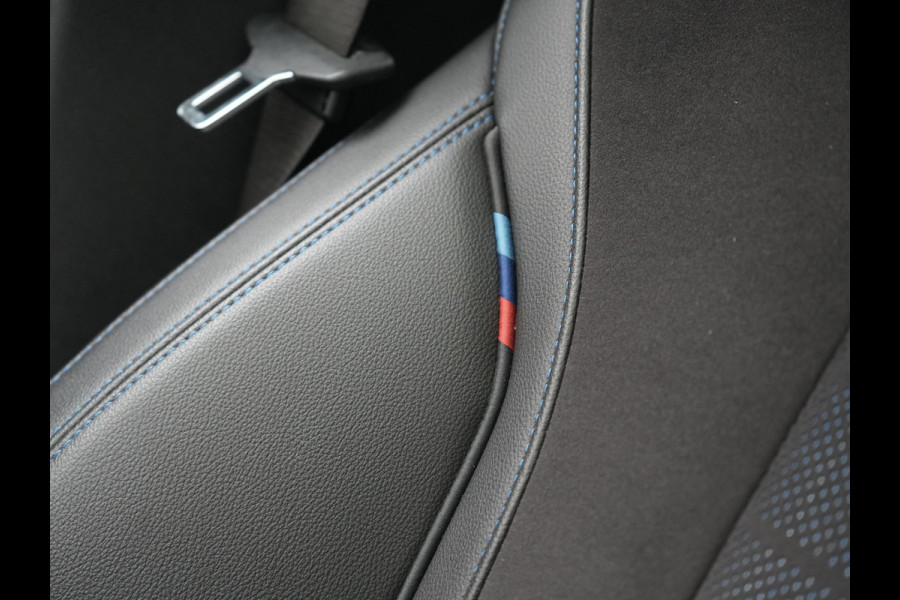 BMW 3 Serie Touring 320e M Sport PHEV Dealer O.H. | Trekhaak Af Fabriek | Panodak | Adaptive Cruise | Laser LED | Camera | Alcantara Sportstoelen Verwarmd | Sfeerverlichting | Keyless | Blis | Apple Carplay | Navigatie | DAB | Plug In Hybrid