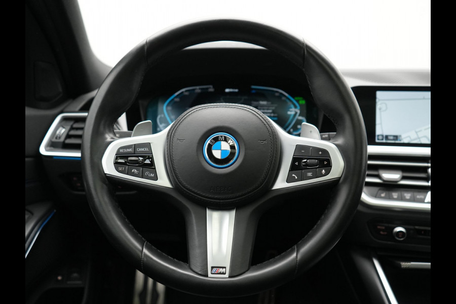 BMW 3 Serie Touring 320e M Sport PHEV Dealer O.H. | Trekhaak Af Fabriek | Panodak | Adaptive Cruise | Laser LED | Camera | Alcantara Sportstoelen Verwarmd | Sfeerverlichting | Keyless | Blis | Apple Carplay | Navigatie | DAB | Plug In Hybrid