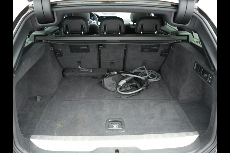 BMW 3 Serie Touring 320e M Sport PHEV Dealer O.H. | Trekhaak Af Fabriek | Panodak | Adaptive Cruise | Laser LED | Camera | Alcantara Sportstoelen Verwarmd | Sfeerverlichting | Keyless | Blis | Apple Carplay | Navigatie | DAB | Plug In Hybrid