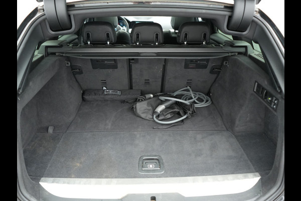 BMW 3 Serie Touring 320e M Sport PHEV Dealer O.H. | Trekhaak Af Fabriek | Panodak | Adaptive Cruise | Laser LED | Camera | Alcantara Sportstoelen Verwarmd | Sfeerverlichting | Keyless | Blis | Apple Carplay | Navigatie | DAB | Plug In Hybrid
