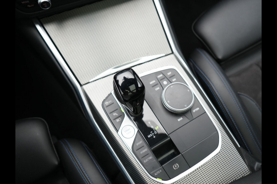 BMW 3 Serie Touring 320e M Sport PHEV Dealer O.H. | Trekhaak Af Fabriek | Panodak | Adaptive Cruise | Laser LED | Camera | Alcantara Sportstoelen Verwarmd | Sfeerverlichting | Keyless | Blis | Apple Carplay | Navigatie | DAB | Plug In Hybrid