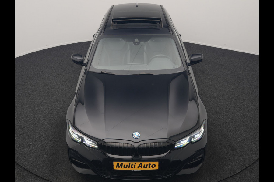 BMW 3 Serie Touring 320e M Sport PHEV Dealer O.H. | Trekhaak Af Fabriek | Panodak | Adaptive Cruise | Laser LED | Camera | Alcantara Sportstoelen Verwarmd | Sfeerverlichting | Keyless | Blis | Apple Carplay | Navigatie | DAB | Plug In Hybrid