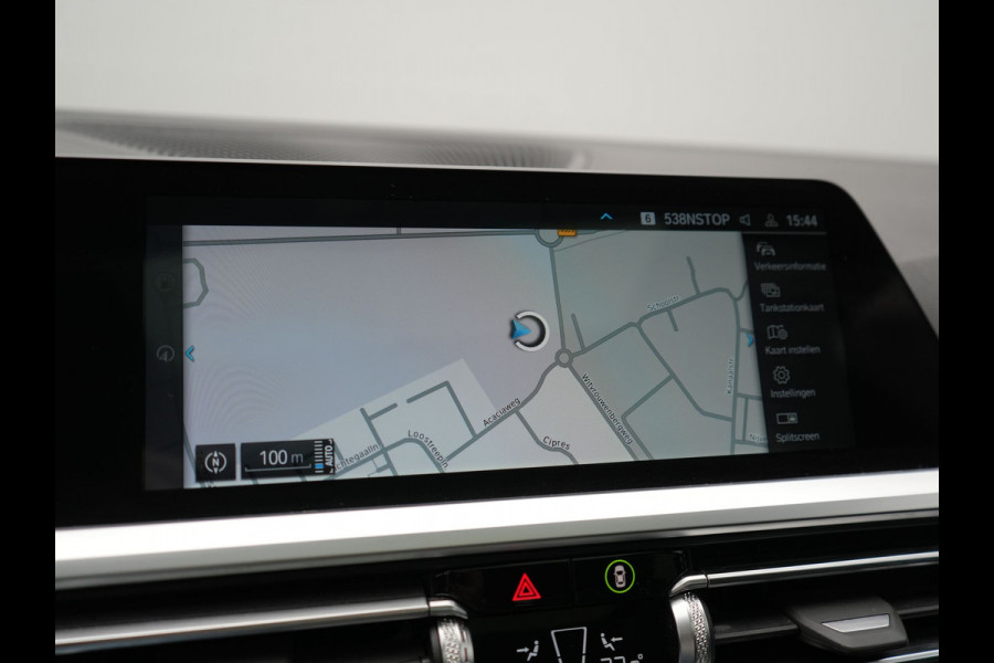 BMW 3 Serie Touring 320e M Sport PHEV Dealer O.H. | Trekhaak Af Fabriek | Panodak | Adaptive Cruise | Laser LED | Camera | Alcantara Sportstoelen Verwarmd | Sfeerverlichting | Keyless | Blis | Apple Carplay | Navigatie | DAB | Plug In Hybrid