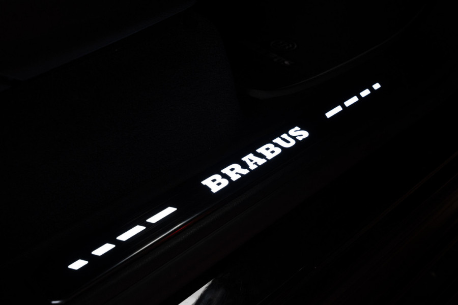 Mercedes-Benz G-Klasse 63 Brabus 800 Burmester Carbon 360° Camera Distronic+ Leer Navi Elektr. bedienb. glazen schuif-/kanteldak PTS Ambient Memory seats Alcantara binnenhemel Stoelverwarming voor & achter  LM velgen