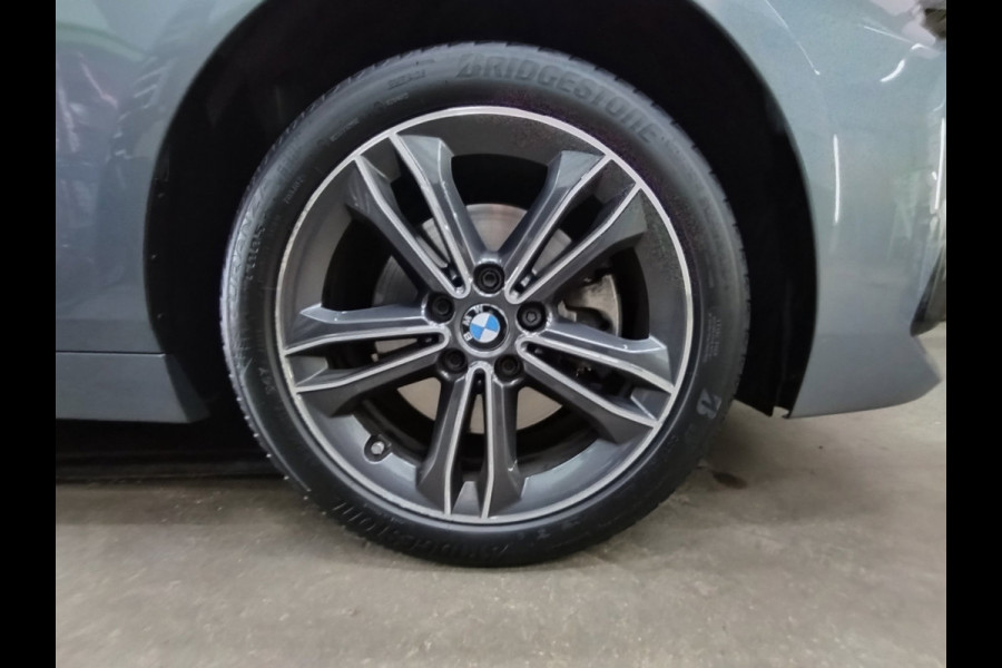 BMW 2 Serie Gran Coupé 218i Dealer onderhouden!