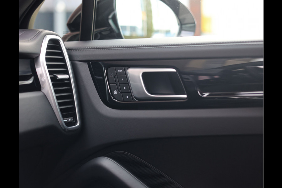 Porsche Cayenne Coupé 3.0 E-Hybrid | Pano - Sport Chrono - BOSE