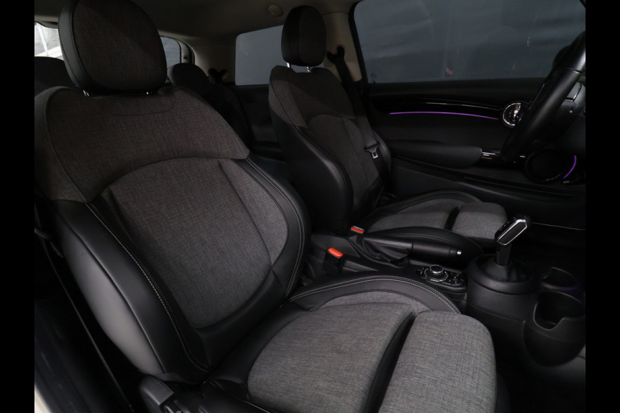 MINI 3-deurs 1.5 One Business Edition [APPLE CARPLAY, JCW VELG, PARKEERSENSOR, SPORTSTOELEN, CRUISE CONTROL, NIEUWSTAAT]