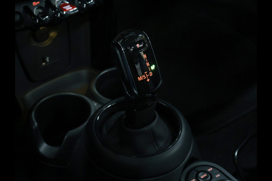 MINI 3-deurs 1.5 One Business Edition [APPLE CARPLAY, JCW VELG, PARKEERSENSOR, SPORTSTOELEN, CRUISE CONTROL, NIEUWSTAAT]