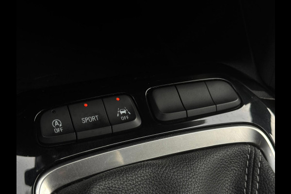 Opel Corsa 1.2 GS Line | LED | Camera | Parksens | Stoelverwarming | Carplay | Leder | Two Tone | BTW |
