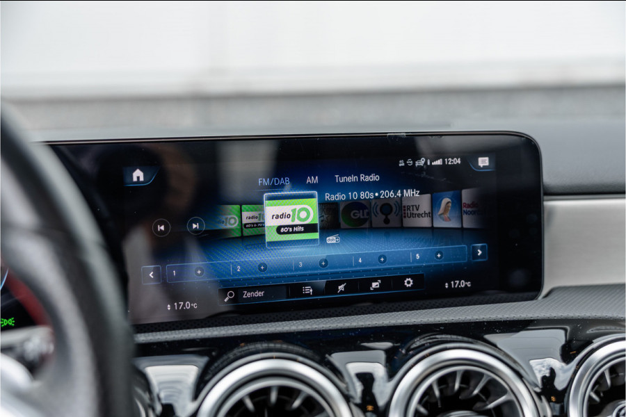 Mercedes-Benz A-Klasse 250 e AMG Line Pano / Sfeerverlichting / Carplay / Night Pakket / 18inch /