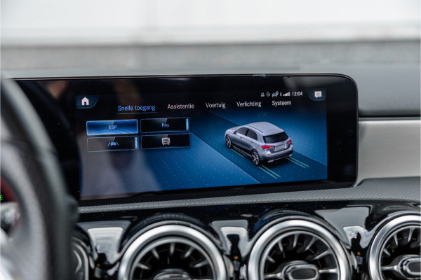 Mercedes-Benz A-Klasse 250 e AMG Line Pano / Sfeerverlichting / Carplay / Night Pakket / 18inch /