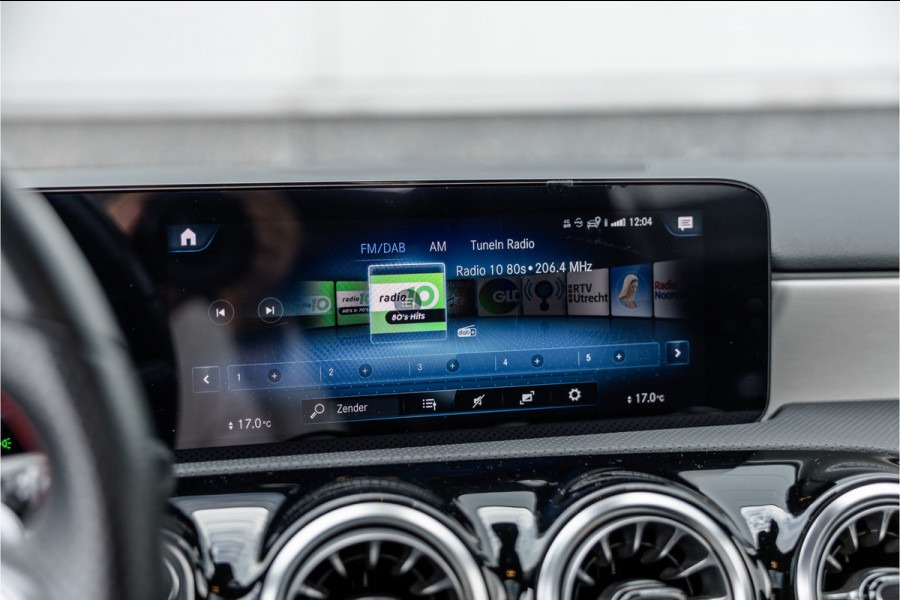 Mercedes-Benz A-Klasse 250 e AMG Line Pano / Sfeerverlichting / Carplay / Night Pakket / 18inch /
