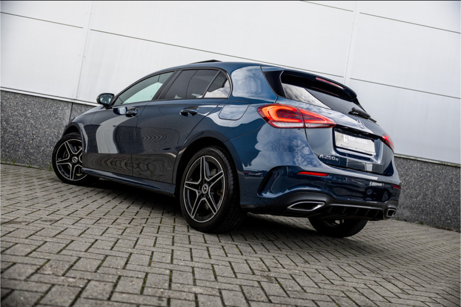 Mercedes-Benz A-Klasse 250 e AMG Line Pano / Sfeerverlichting / Carplay / Night Pakket / 18inch /