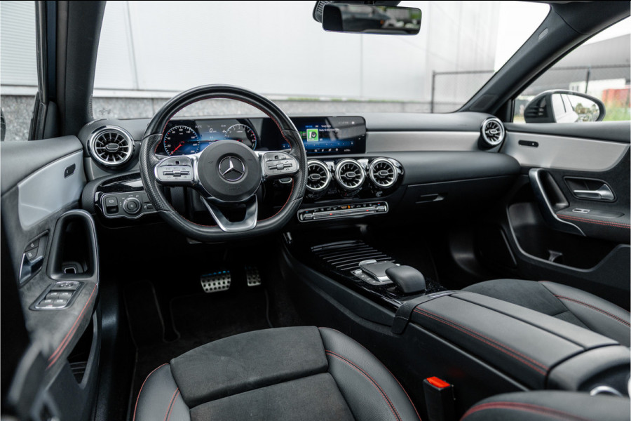 Mercedes-Benz A-Klasse 250 e AMG Line Pano / Sfeerverlichting / Carplay / Night Pakket / 18inch /