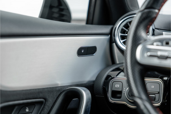 Mercedes-Benz A-Klasse 250 e AMG Line Pano / Sfeerverlichting / Carplay / Night Pakket / 18inch /