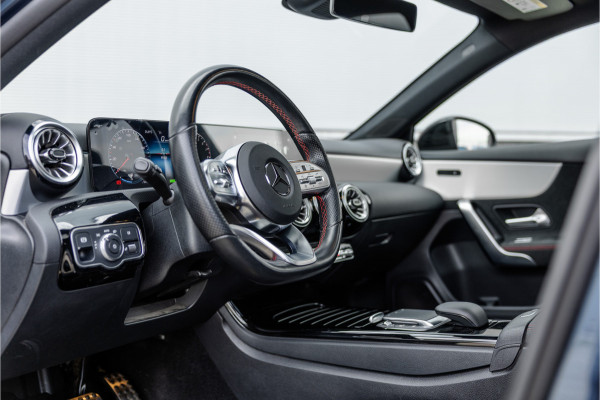 Mercedes-Benz A-Klasse 250 e AMG Line Pano / Sfeerverlichting / Carplay / Night Pakket / 18inch /
