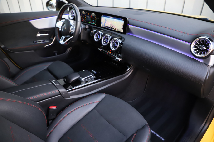 Mercedes-Benz CLA-Klasse 250e AMG | 218PK | Pano | Sfeerverlichting | Led | Widescreen | Stoelverwarming | Camera | Standkachel | 2022.