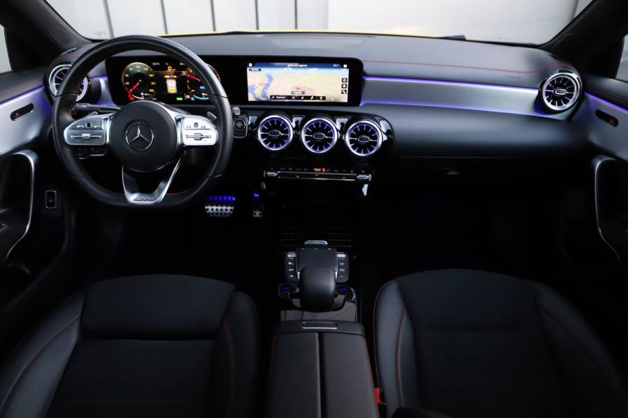 Mercedes-Benz CLA-Klasse 250e AMG | 218PK | Pano | Sfeerverlichting | Led | Widescreen | Stoelverwarming | Camera | Standkachel | 2022.
