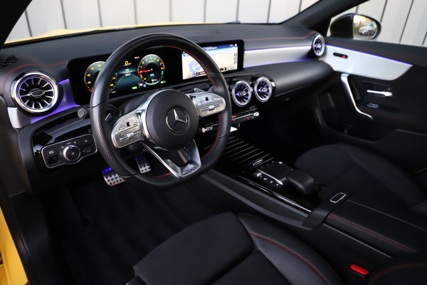 Mercedes-Benz CLA-Klasse 250e AMG | 218PK | Pano | Sfeerverlichting | Led | Widescreen | Stoelverwarming | Camera | Standkachel | 2022.