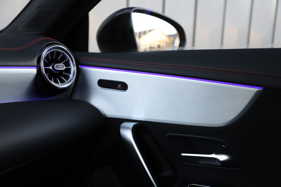 Mercedes-Benz CLA-Klasse 250e AMG | 218PK | Pano | Sfeerverlichting | Led | Widescreen | Stoelverwarming | Camera | Standkachel | 2022.