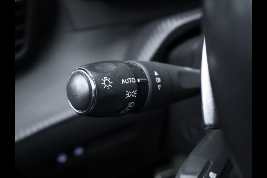 Peugeot 208 1.2 PureTech GT-Line Sport PANORAMADAK,APPLE CARPLAY,SFEER VERLICHTING,LEDER,ELECTRISCHE STOELEN,STOELVERWARMING,PDC)