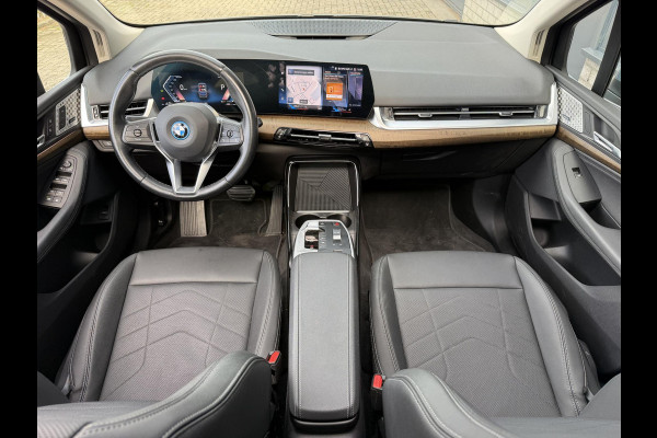 BMW 2 Serie Active Tourer 225e xDrive Luxury Line 17"/Leder + memory/Panoramadak/Stoelmassage/Harman Kardon/Camera/Head-up/Apple Carplay & Android Auto