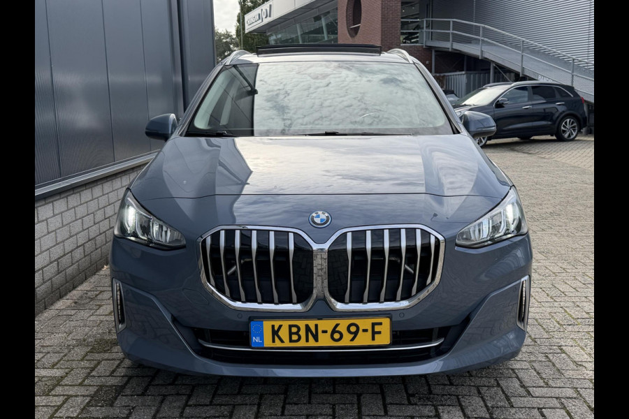 BMW 2 Serie Active Tourer 225e xDrive Luxury Line 17"/Leder + memory/Panoramadak/Stoelmassage/Harman Kardon/Camera/Head-up/Apple Carplay & Android Auto