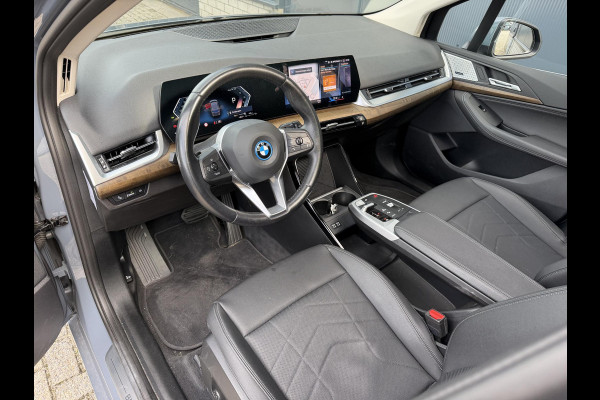 BMW 2 Serie Active Tourer 225e xDrive Luxury Line 17"/Leder + memory/Panoramadak/Stoelmassage/Harman Kardon/Camera/Head-up/Apple Carplay & Android Auto