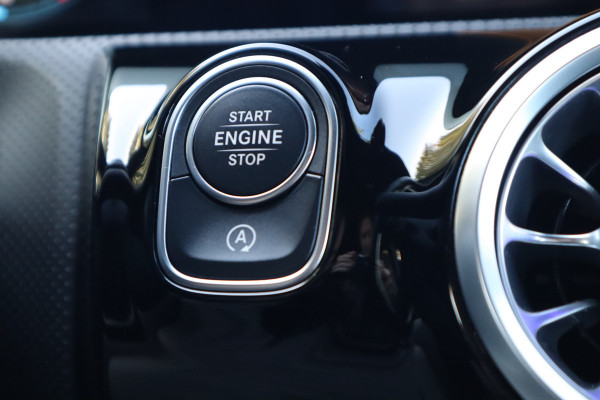 Mercedes-Benz A-Klasse 180 Business Solution Luxury | Sfeerverlichting | Camera |