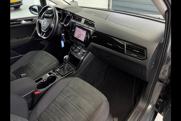 Volkswagen Touran 1.5 TSI Highline 7p Carplay Panorama