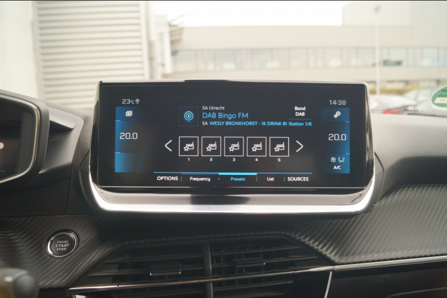 Peugeot 2008 1.2 PureTech Allure -NAVI-ECC-CAM-TREKHAAK-PDC-