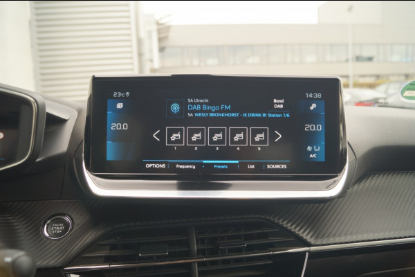 Peugeot 2008 1.2 PureTech Allure -NAVI-ECC-CAM-TREKHAAK-PDC-
