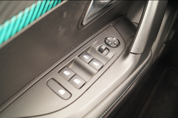 Peugeot 2008 1.2 PureTech Allure -NAVI-ECC-CAM-TREKHAAK-PDC-