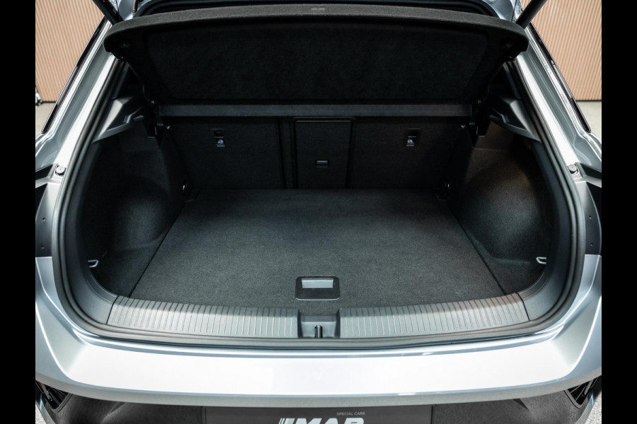Volkswagen T-Roc 2.0 TSI 4Motion R Vol uitgevoerde T-roc met Akra uiterst netjes onderhouden