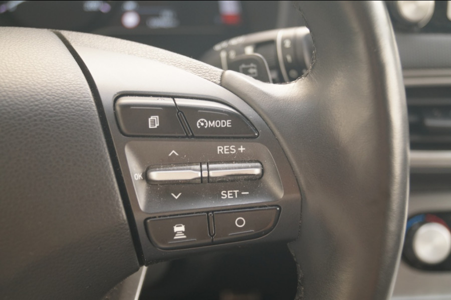 Hyundai Kona EV Premium 64 kWh -SOH92%-LEER-NAVI-ECC-CAM-