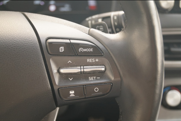 Hyundai Kona EV Premium 64 kWh -SOH92%-LEER-NAVI-ECC-CAM-