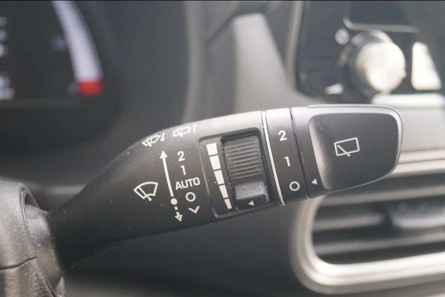 Hyundai Kona EV Premium 64 kWh -SOH92%-LEER-NAVI-ECC-CAM-