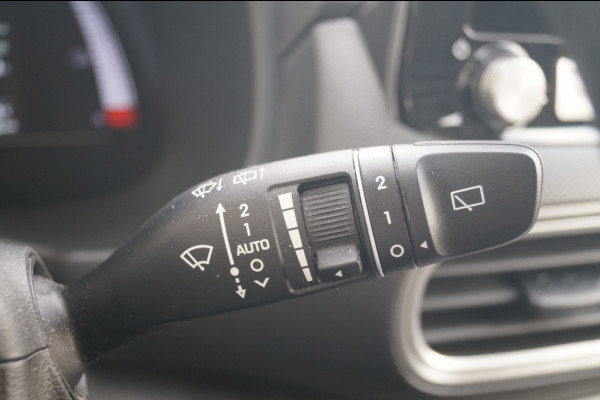 Hyundai Kona EV Premium 64 kWh -SOH92%-LEER-NAVI-ECC-CAM-