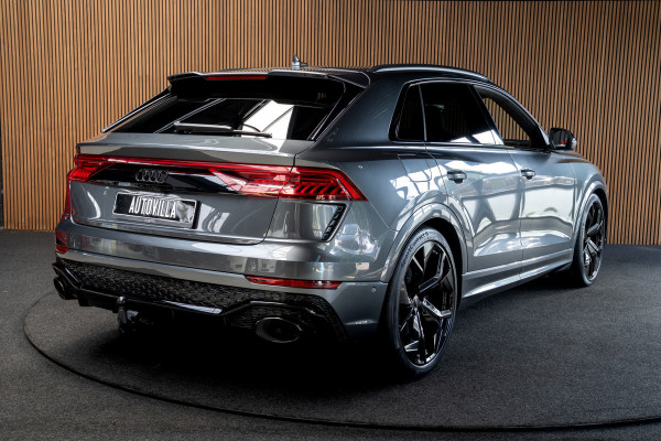 Audi RS Q8 4.0 TFSI B&O HUD Massage Keramisch Softclose ACC PDC Nachtzicht RS Seats Keyless 360 Camera Stoelventilatie Elektr. achterklep Memory seats Elektr. trekhaak Navi Niveauregeling Alcantara binnenhemel Stoelverwarming LM velgen