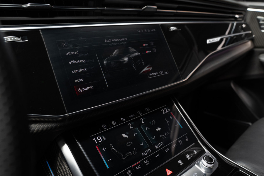 Audi RS Q8 4.0 TFSI B&O HUD Massage Keramisch Softclose ACC PDC Nachtzicht RS Seats Keyless 360 Camera Stoelventilatie Elektr. achterklep Memory seats Elektr. trekhaak Navi Niveauregeling Alcantara binnenhemel Stoelverwarming LM velgen