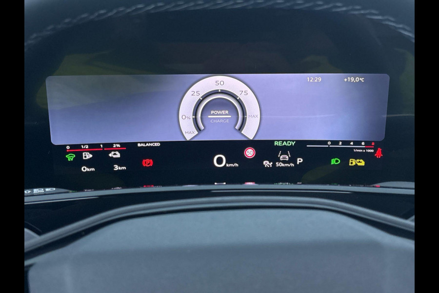 Audi Q3 1.5 e-hybrid S edition 272 pk S-tronic | Verlengde garantie | Navigatie | Panoramadak | Trekhaak (wegklapbaar) | Achteruitrijcamera | Stoelverwarming | Keyless | S-Line