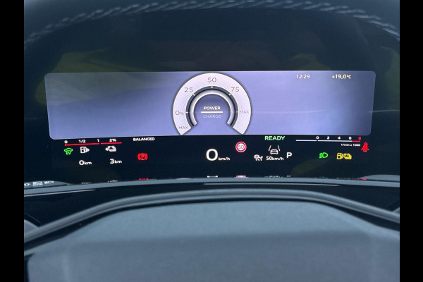 Audi Q3 1.5 e-hybrid S edition 272 pk S-tronic | Verlengde garantie | Navigatie | Panoramadak | Trekhaak (wegklapbaar) | Achteruitrijcamera | Stoelverwarming | Keyless | S-Line